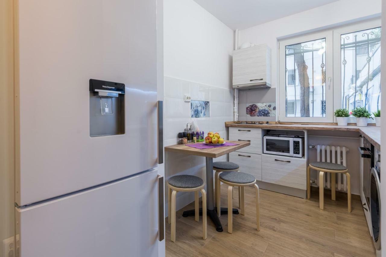 Central Stylish & Cozy One Bedroom Apartment - Adela Accommodation - Ideal For Long Stays ブカレスト エクステリア 写真
