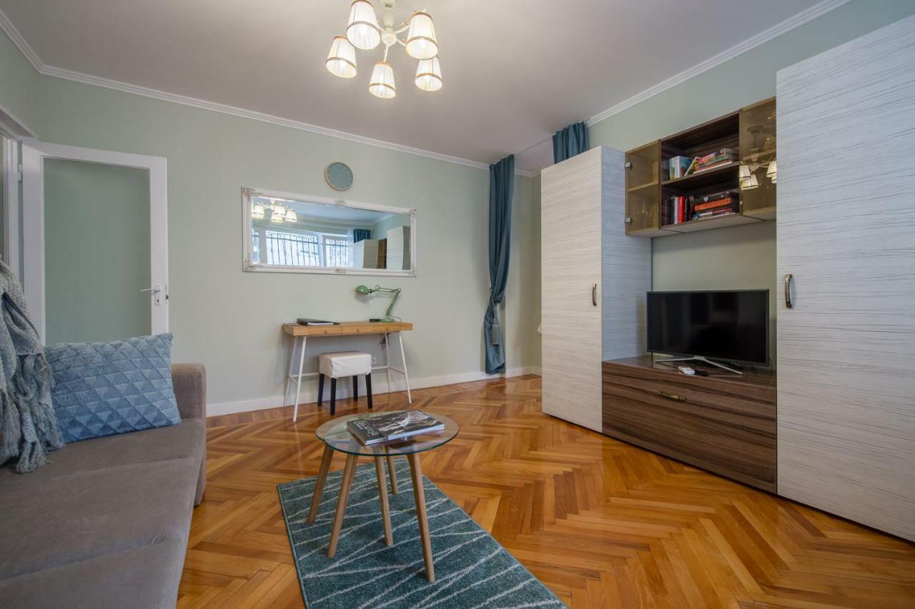 Central Stylish & Cozy One Bedroom Apartment - Adela Accommodation - Ideal For Long Stays ブカレスト エクステリア 写真