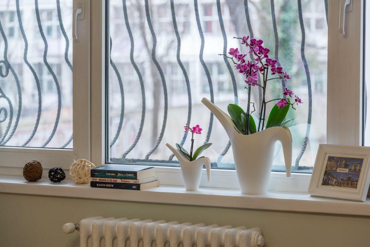 Central Stylish & Cozy One Bedroom Apartment - Adela Accommodation - Ideal For Long Stays ブカレスト エクステリア 写真