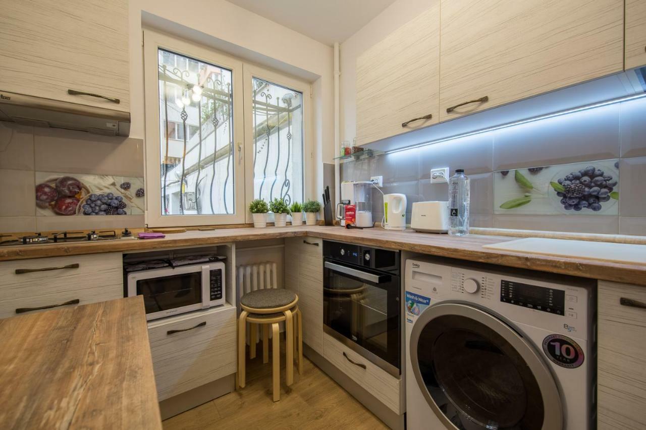 Central Stylish & Cozy One Bedroom Apartment - Adela Accommodation - Ideal For Long Stays ブカレスト エクステリア 写真