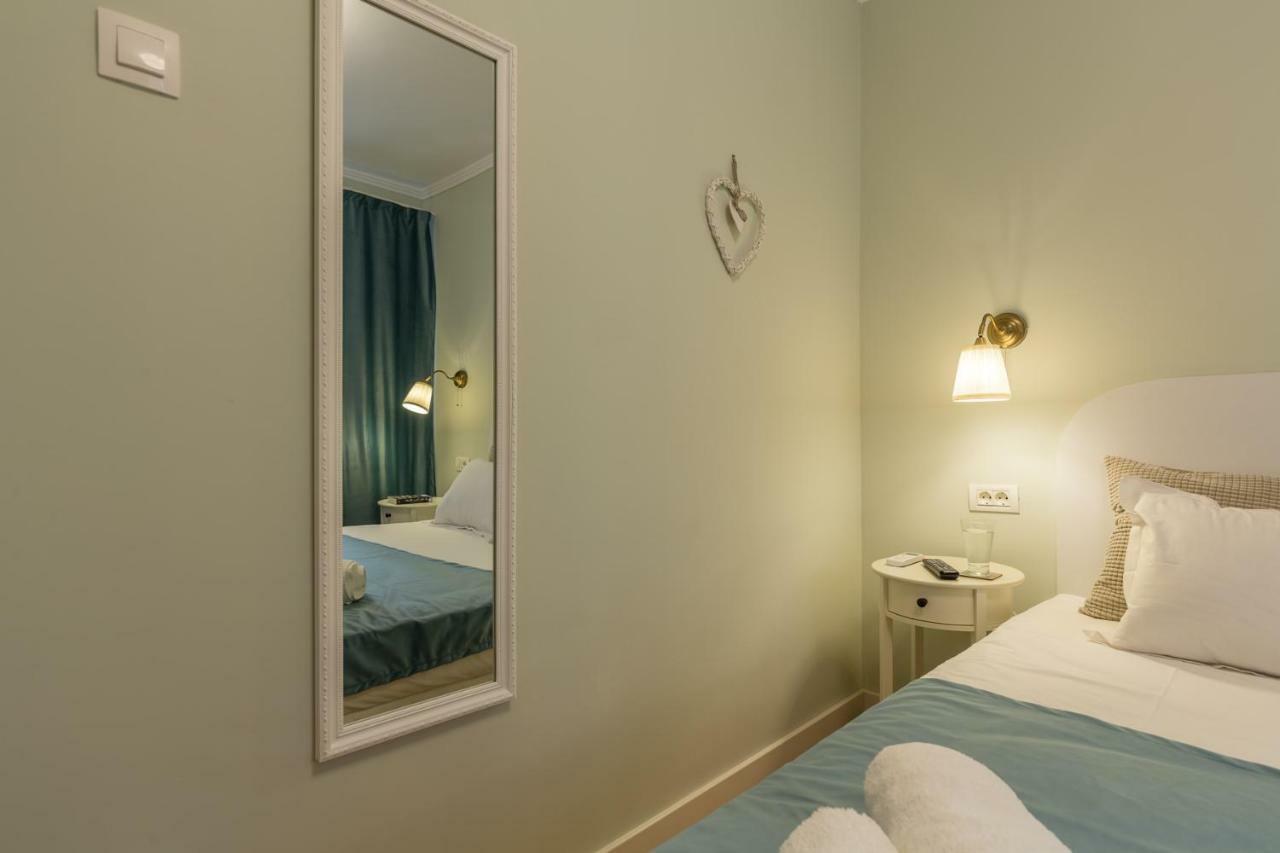 Central Stylish & Cozy One Bedroom Apartment - Adela Accommodation - Ideal For Long Stays ブカレスト エクステリア 写真