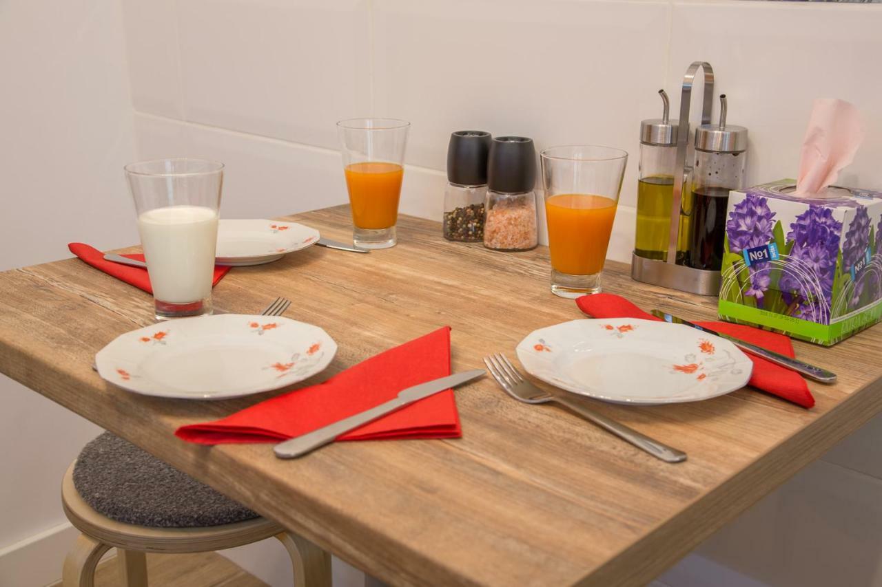 Central Stylish & Cozy One Bedroom Apartment - Adela Accommodation - Ideal For Long Stays ブカレスト エクステリア 写真